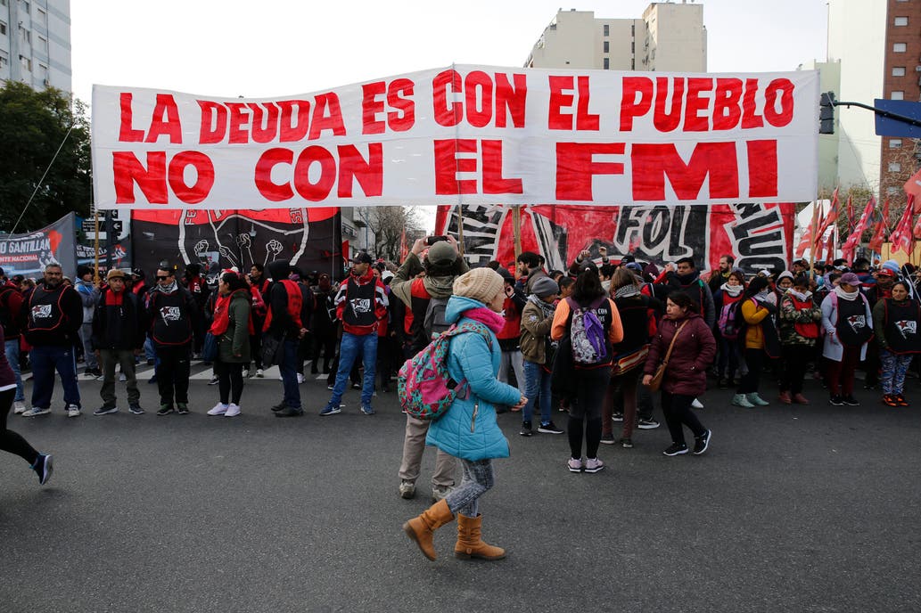La restricción externa: entre el déjà vu y los deseos de Las Fuerzas del Cielo para alinear los planetas